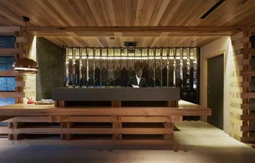 一堆老木头建的酒店竟这么酷