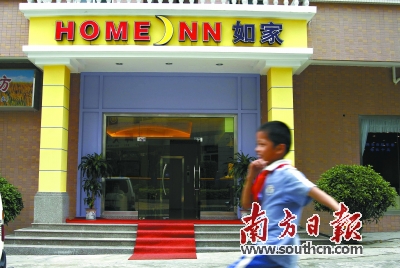 如家、铂涛等酒店集团,多次在其官方微信公众号文章标题上使用“出轨”“睡她”“开房”等带有性暗示的词语,营销越来越“污”,却无人监管。新华社发
